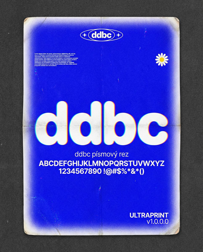 Vzorkovník písma ddbc na sýtomodrom plagáte s abecedou